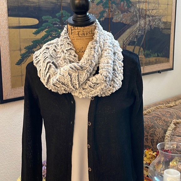 Faux fur soft scarf - Picture 1 of 7